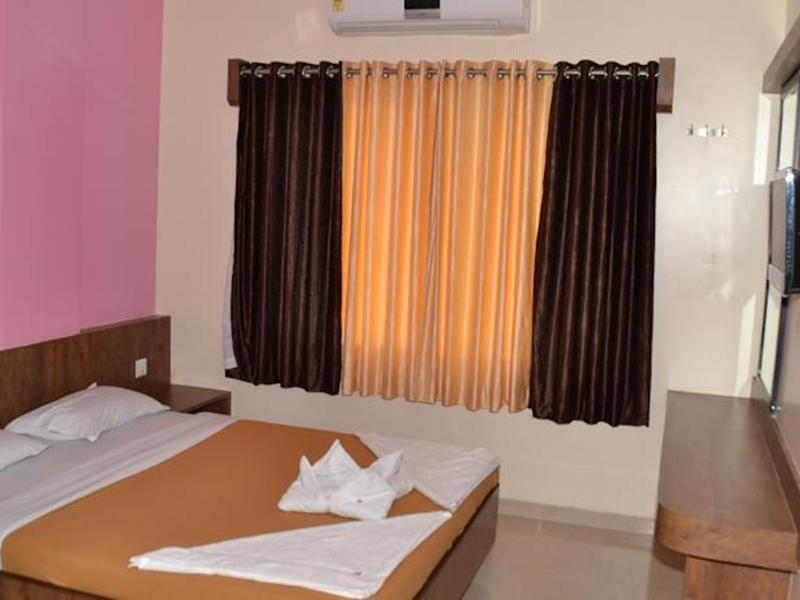 Sai Palkhi Hotel Ширди Екстериор снимка