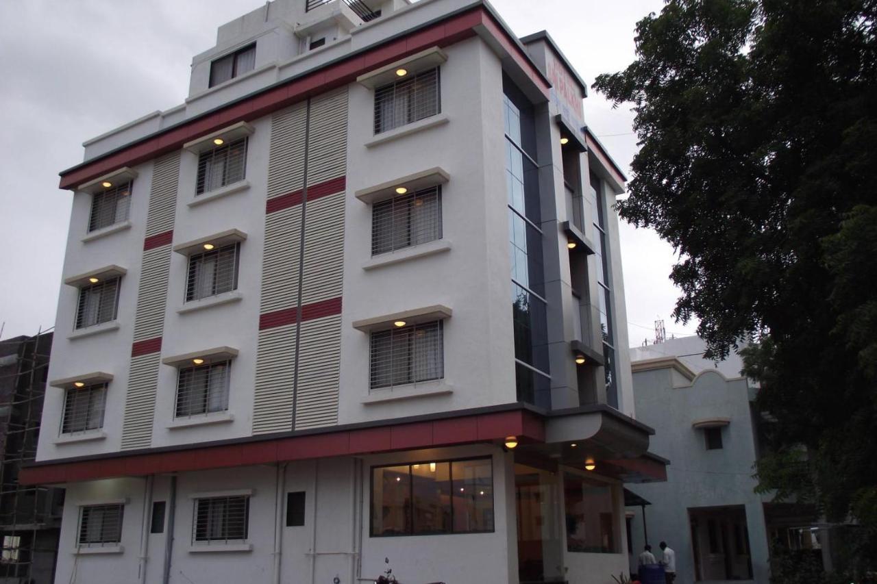 Sai Palkhi Hotel Ширди Екстериор снимка